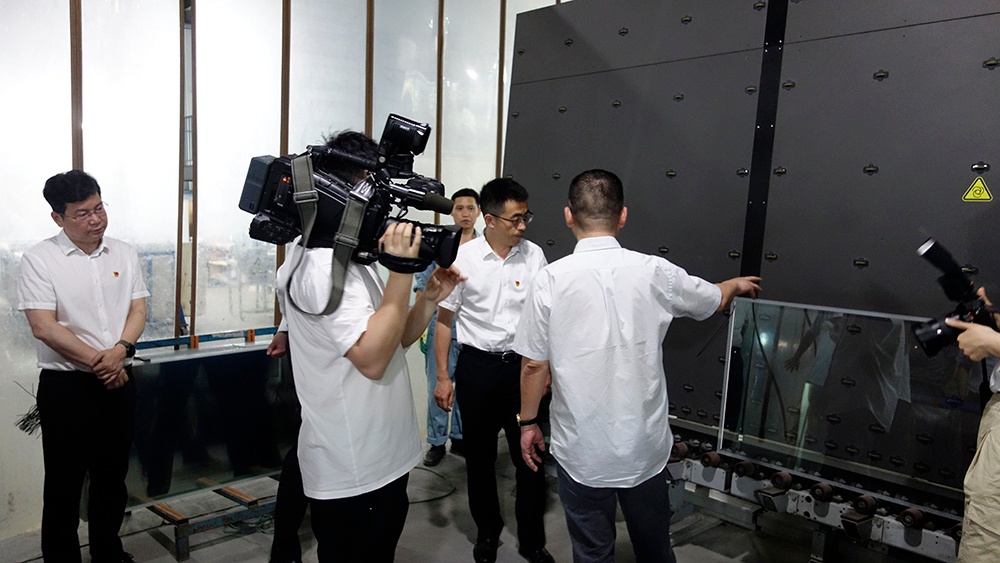 （新聞1） 桐鄉(xiāng)市委書記調(diào)研人才企業(yè)-1000